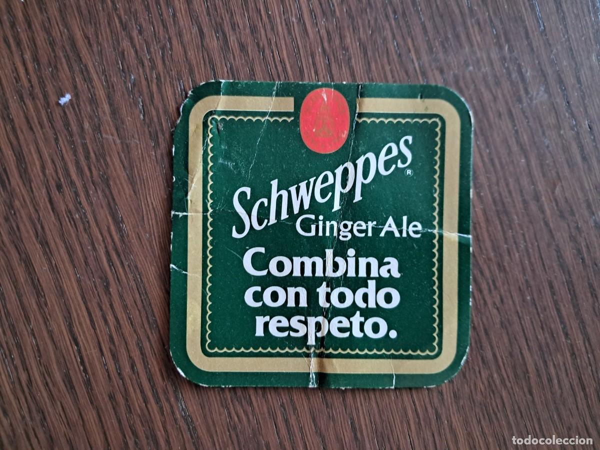Otras botellas y bebidas antiguas de colecci&oacute;n: posavasos de schweppes, ginger ale.