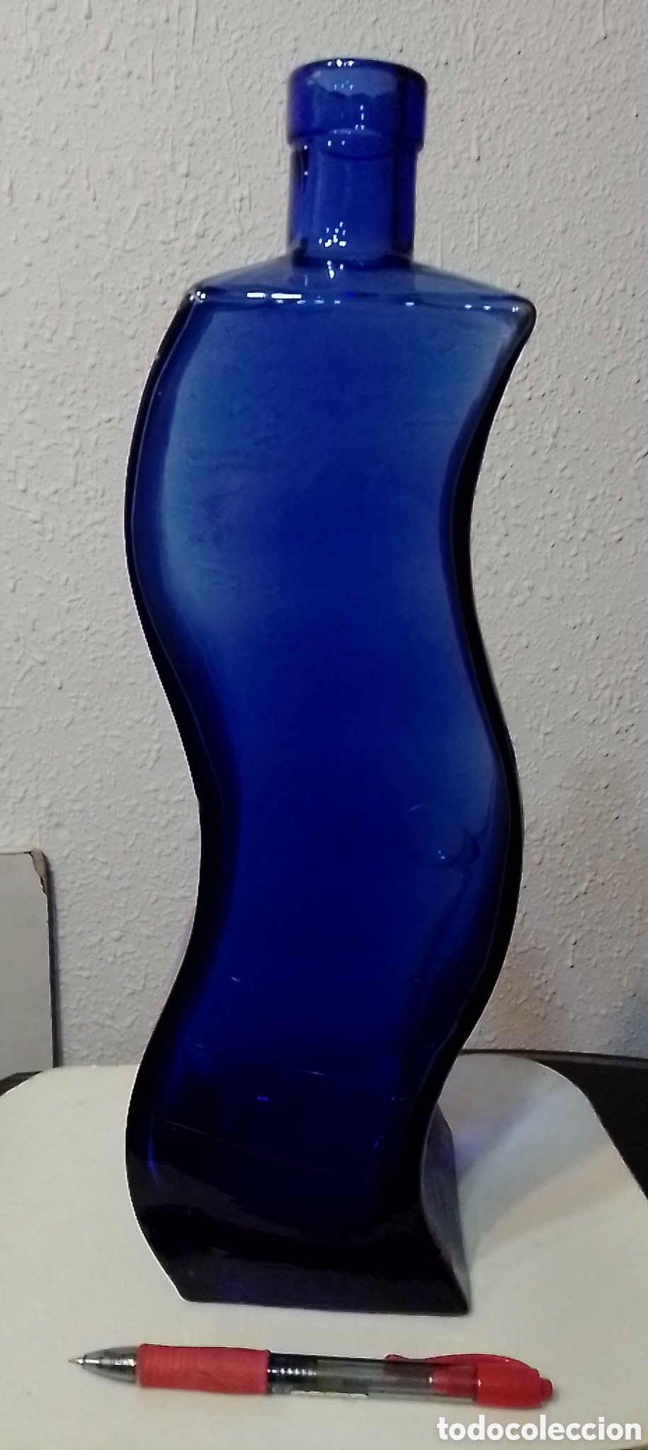 Otras botellas y bebidas antiguas de colecci&oacute;n: Botella de cristal azul 2L