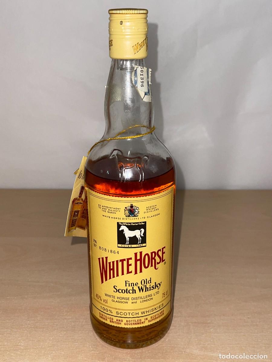Otras botellas y bebidas antiguas de colecci&oacute;n: Antigua Botella WHITE HORSE Fine Old Scotch Whisky Destilled & Bottled in Scotland Glasgow London