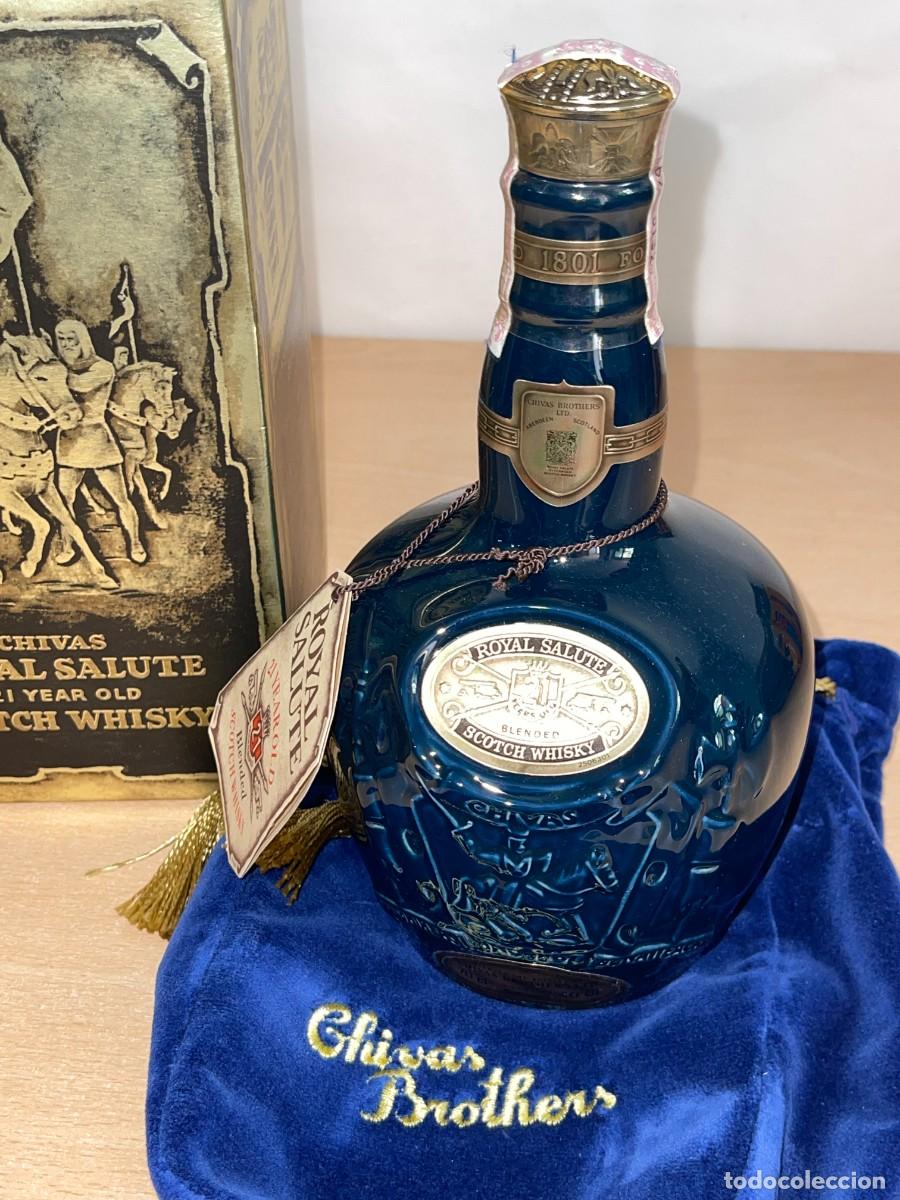 Otras botellas y bebidas antiguas de colecci&oacute;n: Antigua Botella CHIVAS ROYAL SALUTE Blended Scotch Whisky 21 Years Old BLUE Etiqueta Azul Aberdeen