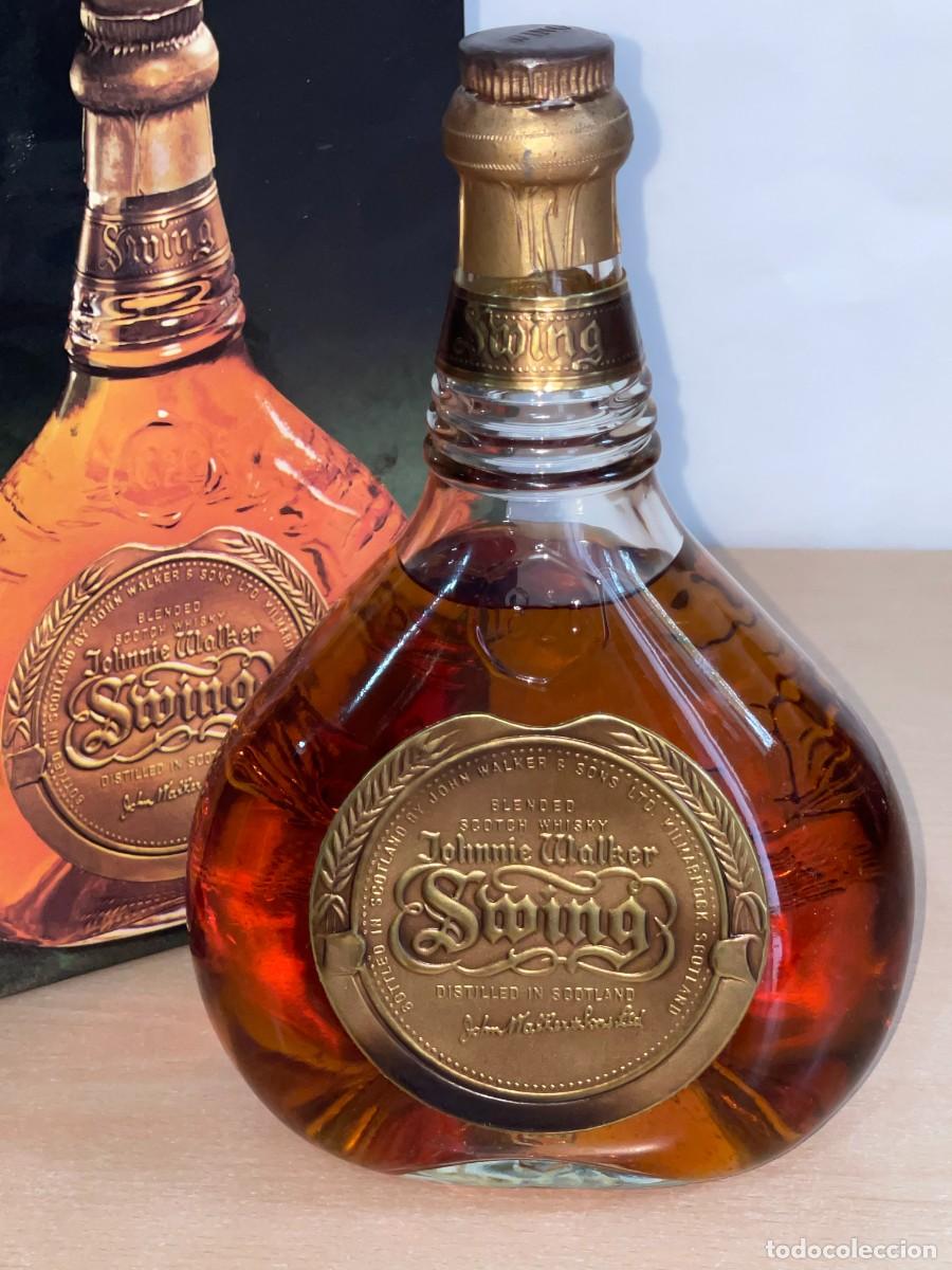 Otras botellas y bebidas antiguas de colecci&oacute;n: Antigua Botella JOHNNIE WALKER SWING Blended Scotch Whisky Destilled in Scotland liquor bottle 70's