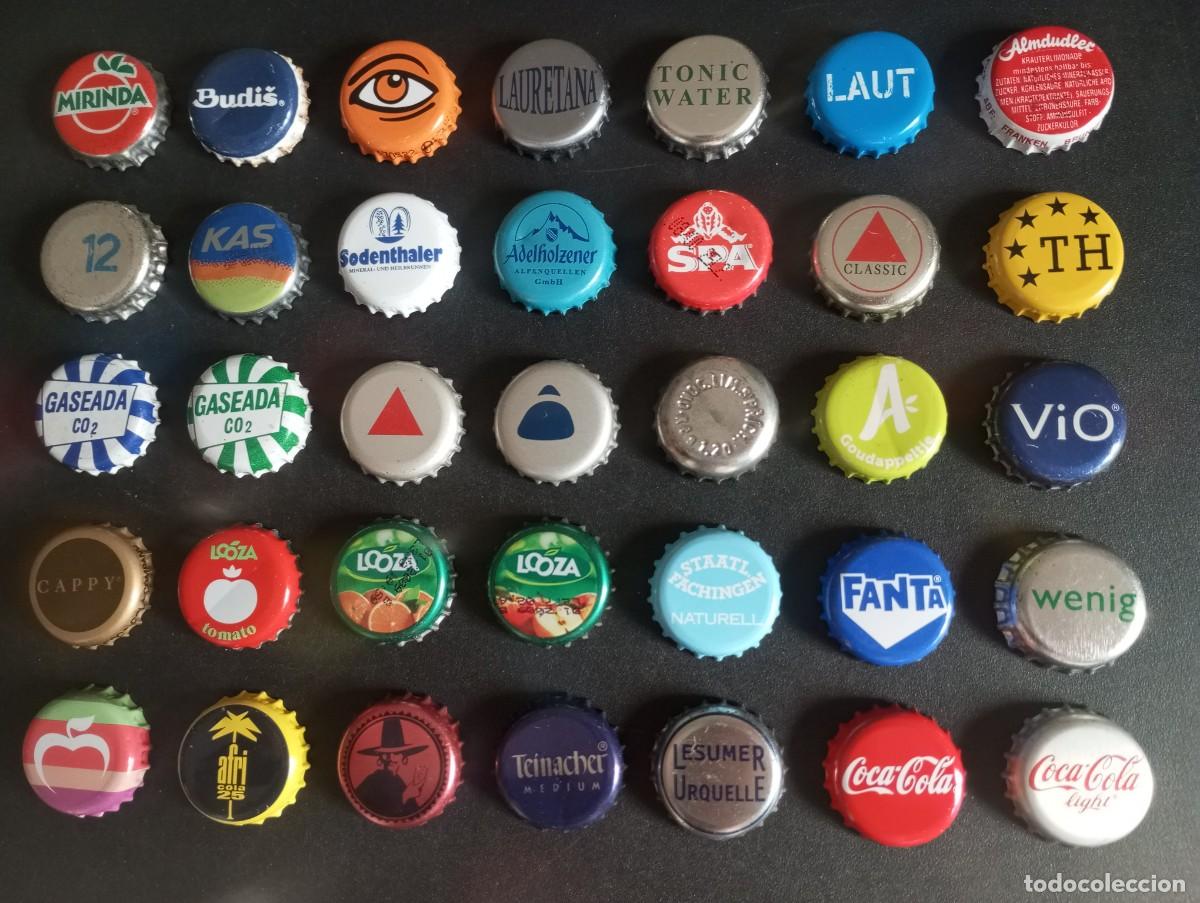 Otras botellas y bebidas antiguas de colecci&oacute;n: Lote de 35 chapas tap&oacute;n corona usadas DIFERENTES, de refrescos, zumos, aguas, ... etc (R)