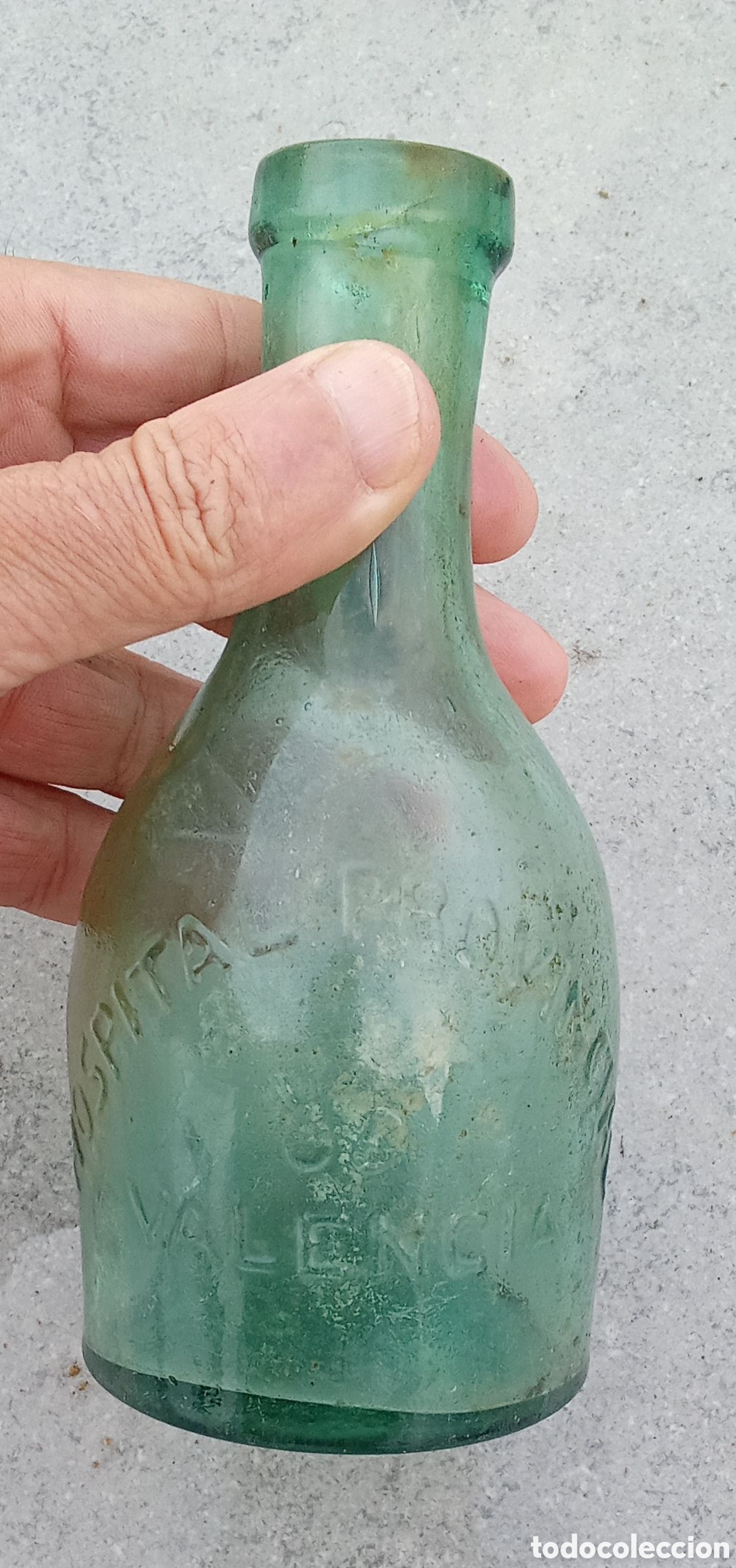 Otras botellas y bebidas antiguas de colecci&oacute;n: Antigua botella. HOSPITAL PROVINCIAL de VALENCIA. Cristal