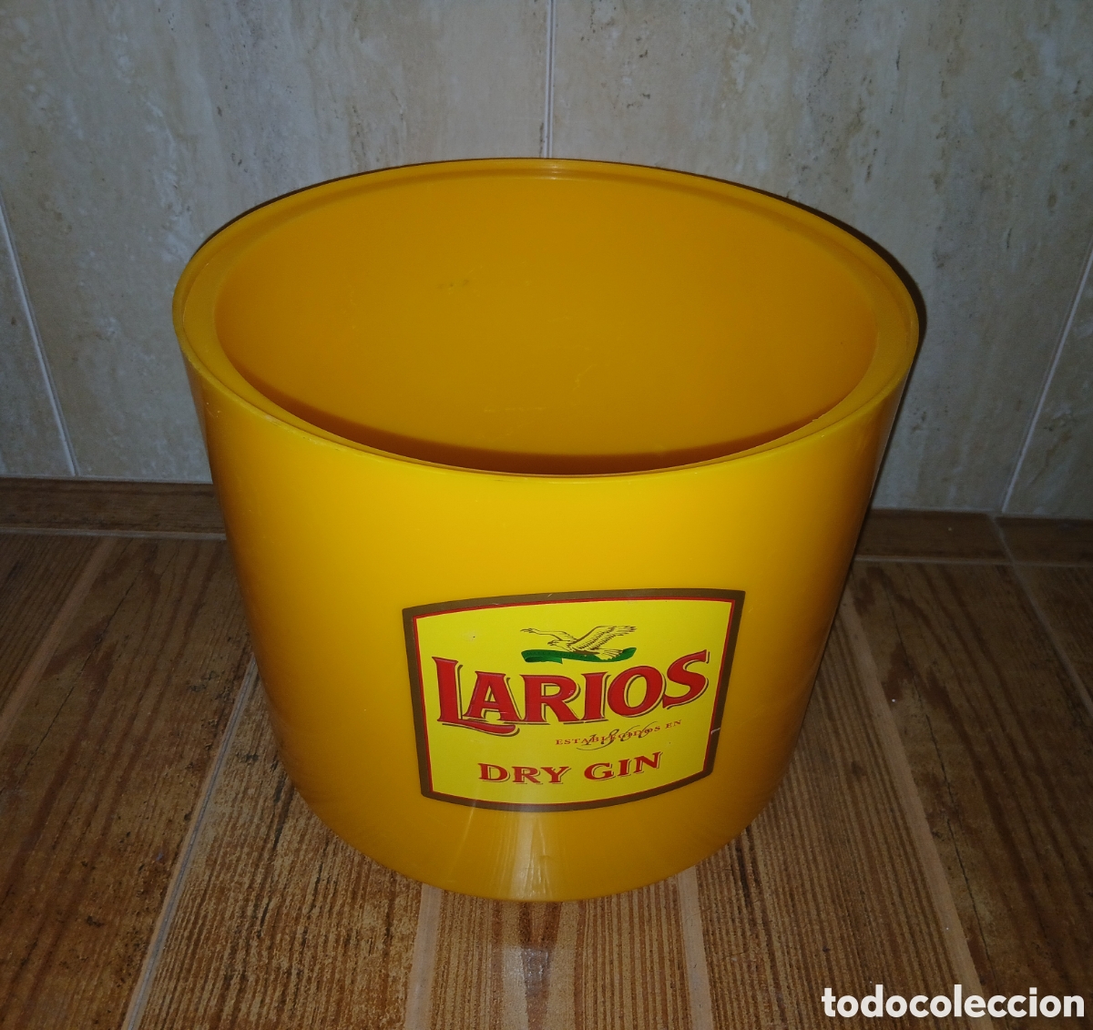 Otras botellas y bebidas antiguas de colecci&oacute;n: Cubitera Ginebra Larios