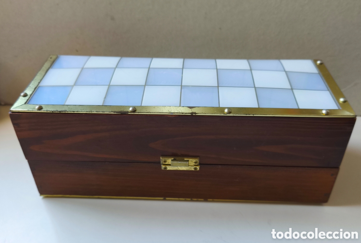 Otras botellas y bebidas antiguas de colecci&oacute;n: caja tablero de ajedrez botella reserve j&b scotch whisky