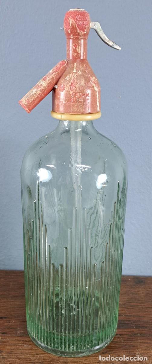 Collecting other Bottles and Drinks: Sif&oacute;n antiguo de cristal verde con cabezal BEC, a&ntilde;os 40-50