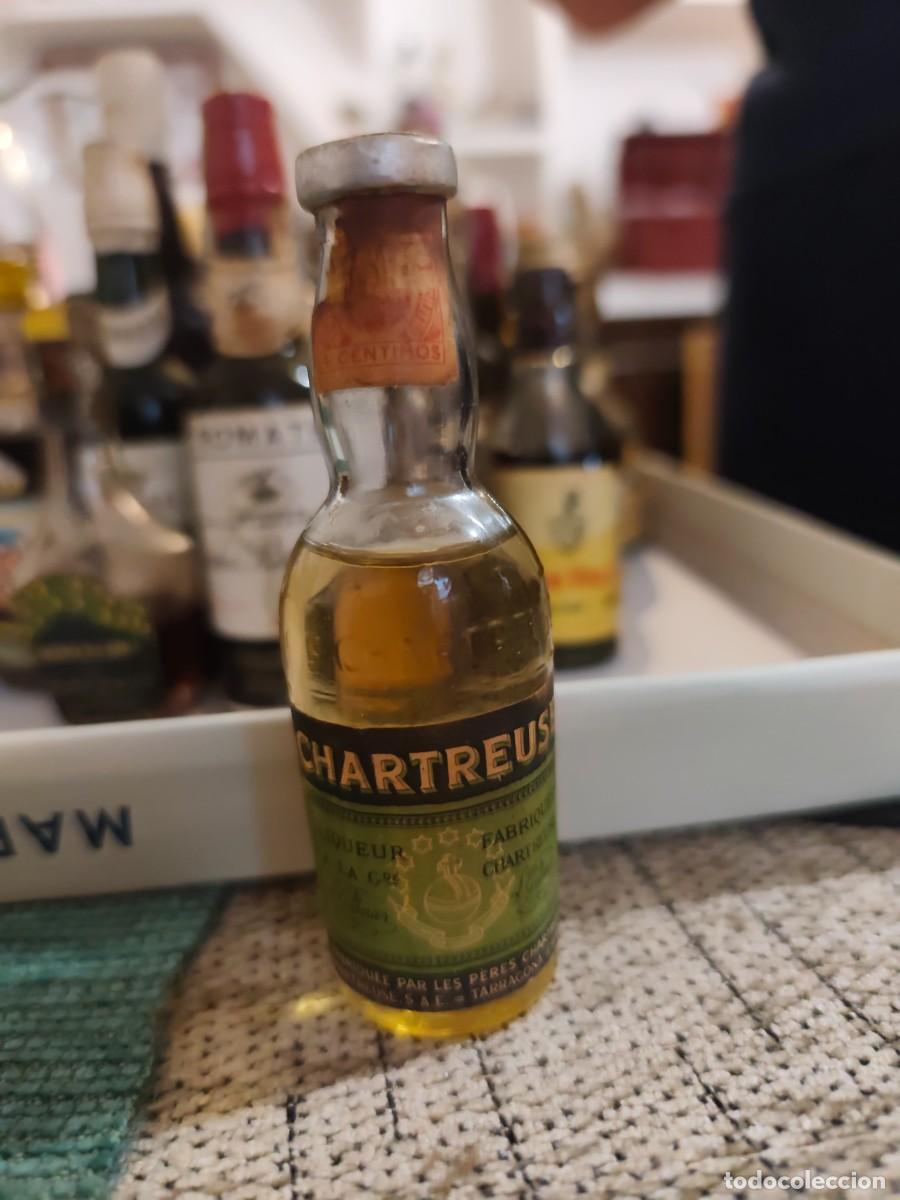 Otras botellas y bebidas antiguas de colecci&oacute;n: Botellita Chartrameuse