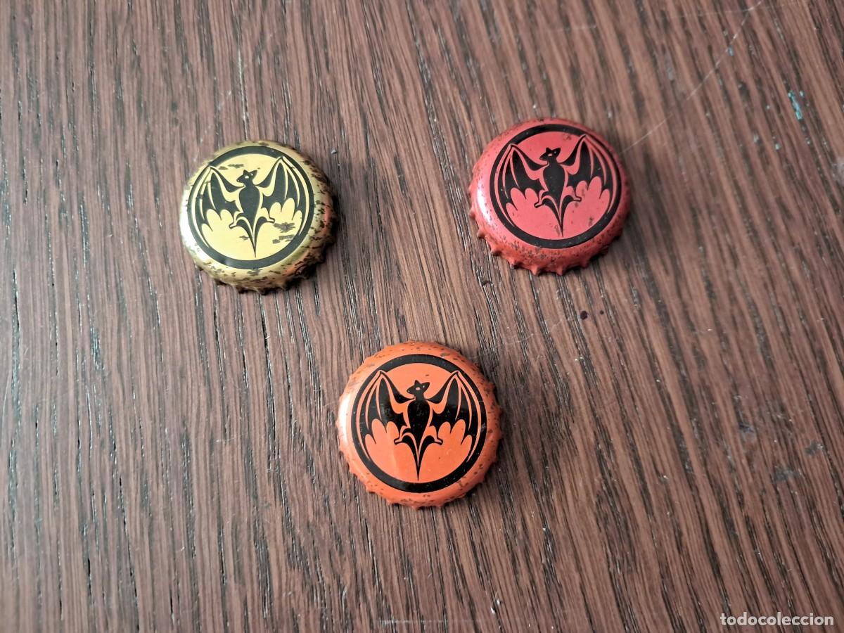 Otras botellas y bebidas antiguas de colecci&oacute;n: lote de 3 chapas tap&oacute;n corona, bacardi breezer.
