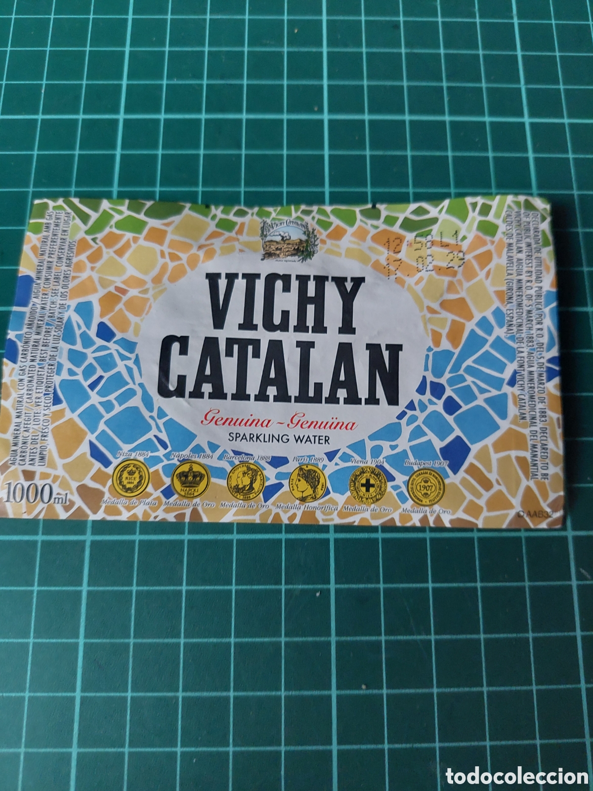 Otras botellas y bebidas antiguas de colecci&oacute;n: ETIQUETA AGUA MINERAL NATURAL VICHI CATALAN 1L CON GAS