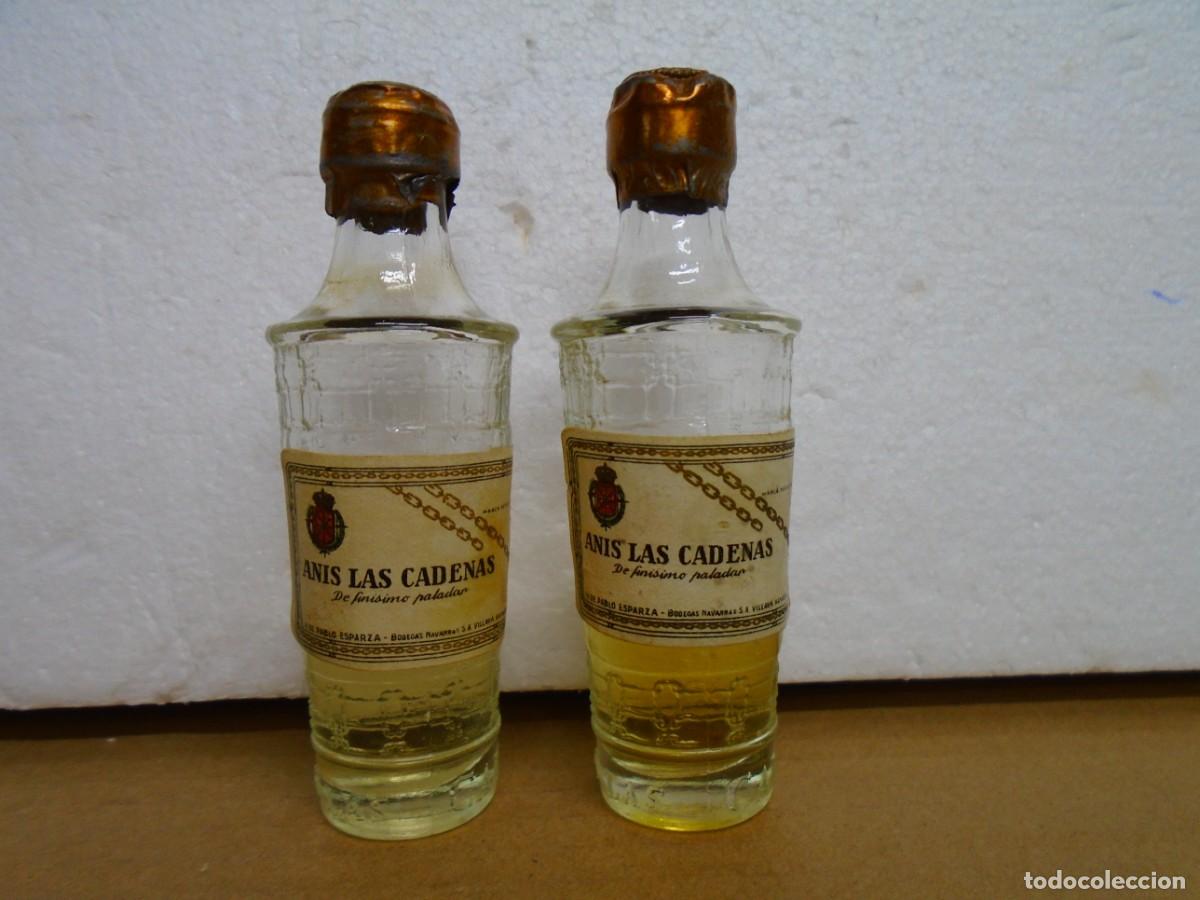 Otras botellas y bebidas antiguas de colecci&oacute;n: ANIS LAS CADENAS DE BODEGAS NAVARRAS,S.A.VILLABA(NAVARRA)2 BOTELLINES/MINIATURAS.