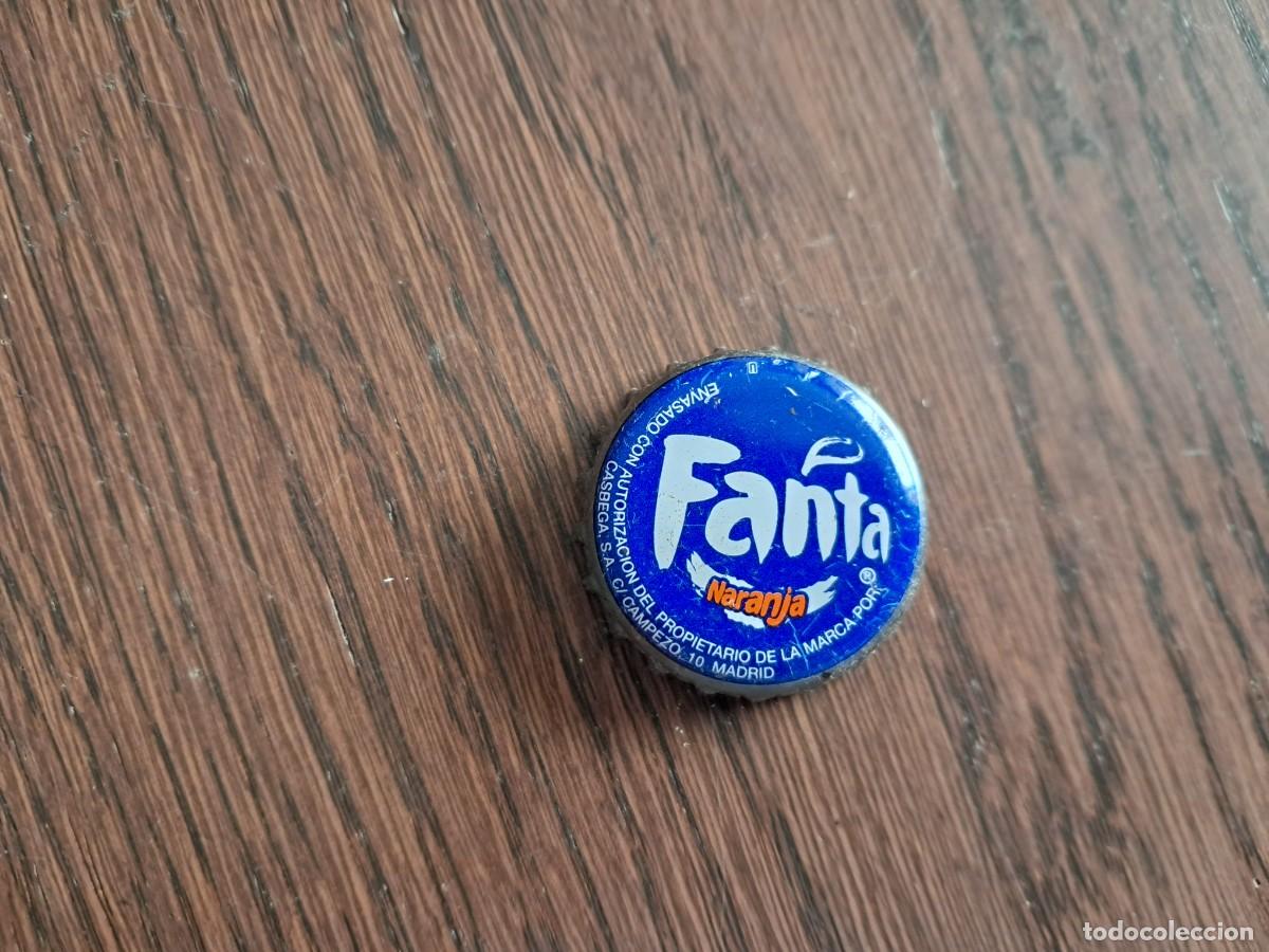 Otras botellas y bebidas antiguas de colecci&oacute;n: chapa tap&oacute;n corona de Fanta naranja, envasada Casbega, Madrid.