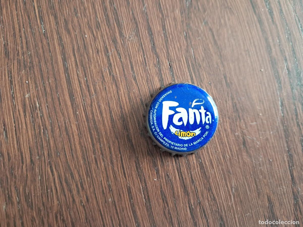 Otras botellas y bebidas antiguas de colecci&oacute;n: chapa tap&oacute;n corona de Fanta lim&oacute;n, envasada Casbega, Madrid.