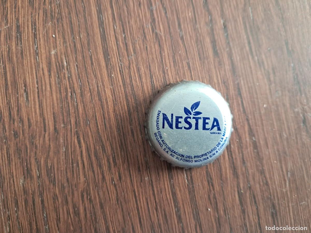 Otras botellas y bebidas antiguas de colecci&oacute;n: chapa tap&oacute;n corona de Nestea, envasada Begano, A Coru&ntilde;a.