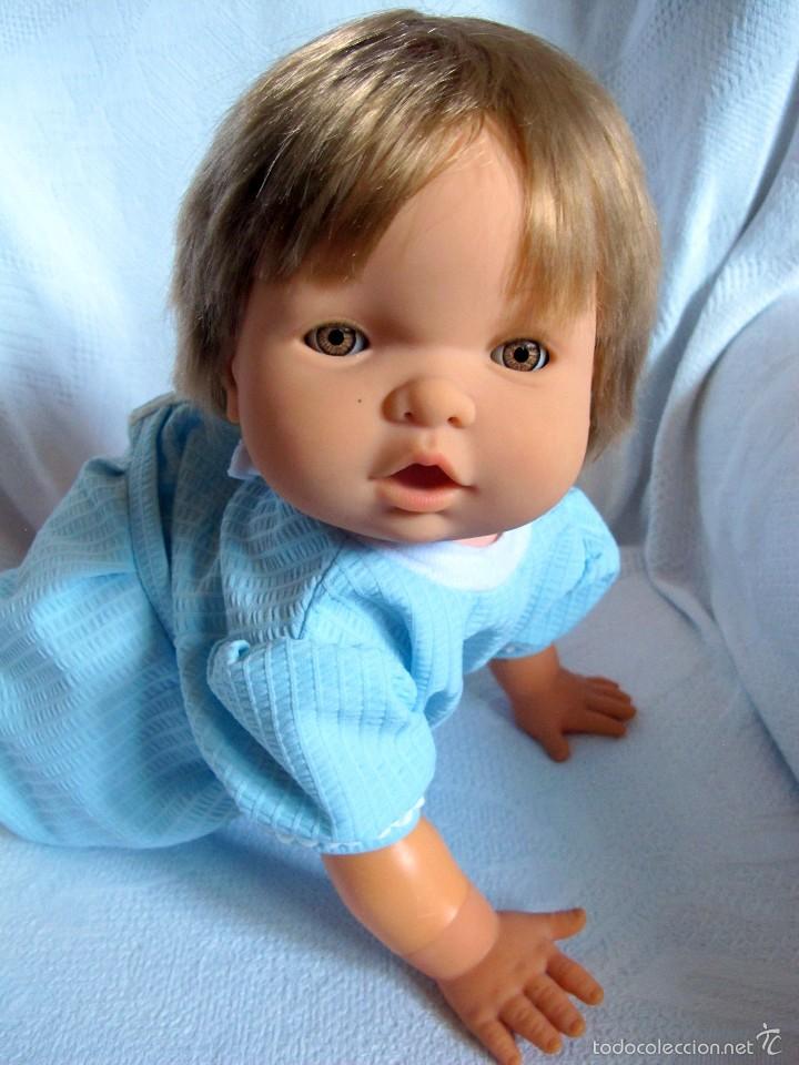 Impresión caricia Civil precioso y grande bebe de vicma gateador ropa d - Acheter Autres poupées de  Famosa sur todocoleccion