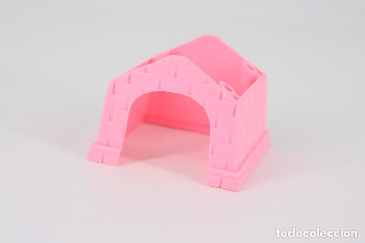 Autres Poup&eacute;es de Famosa: Parte de la caseta de perro original Casa grande de Pinypon / Pin y pon - Famosa, 1996