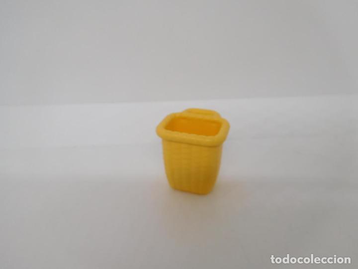 Otras mu&ntilde;ecas de Famosa cl&aacute;sicas y de colecci&oacute;n: Pieza complemento Granja de los Pin y Pon cesto - Foto 1