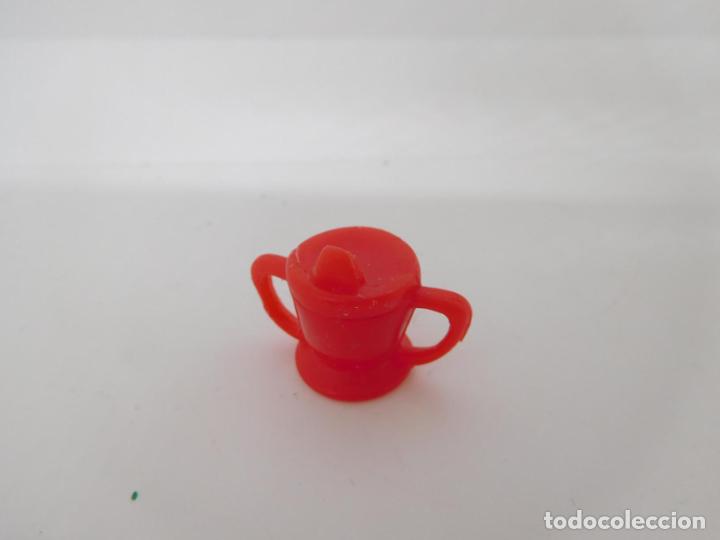 Otras mu&ntilde;ecas de Famosa cl&aacute;sicas y de colecci&oacute;n: Pieza complemento de los Pin y Pon jarra - Foto 1