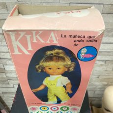 Otras Muñecas de Famosa clásicas y de colección: MUÑECA ANDADORA KIKA EN SU CAJA