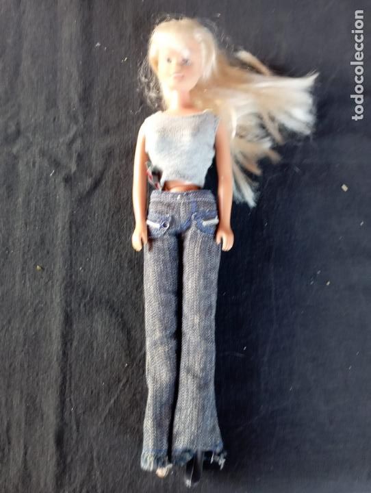 Otras mu&ntilde;ecas de Famosa cl&aacute;sicas y de colecci&oacute;n: MU&Ntilde;ECA FAMOSA. - Foto 1