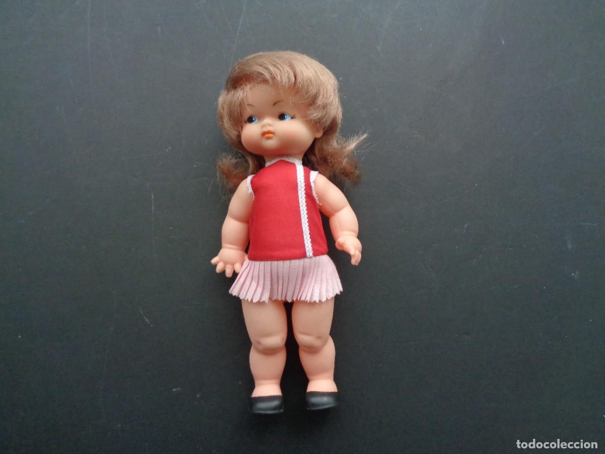 Otras mu&ntilde;ecas de Famosa cl&aacute;sicas y de colecci&oacute;n: MU&Ntilde;ECA CON ROPA ORIGINAL - Foto 1