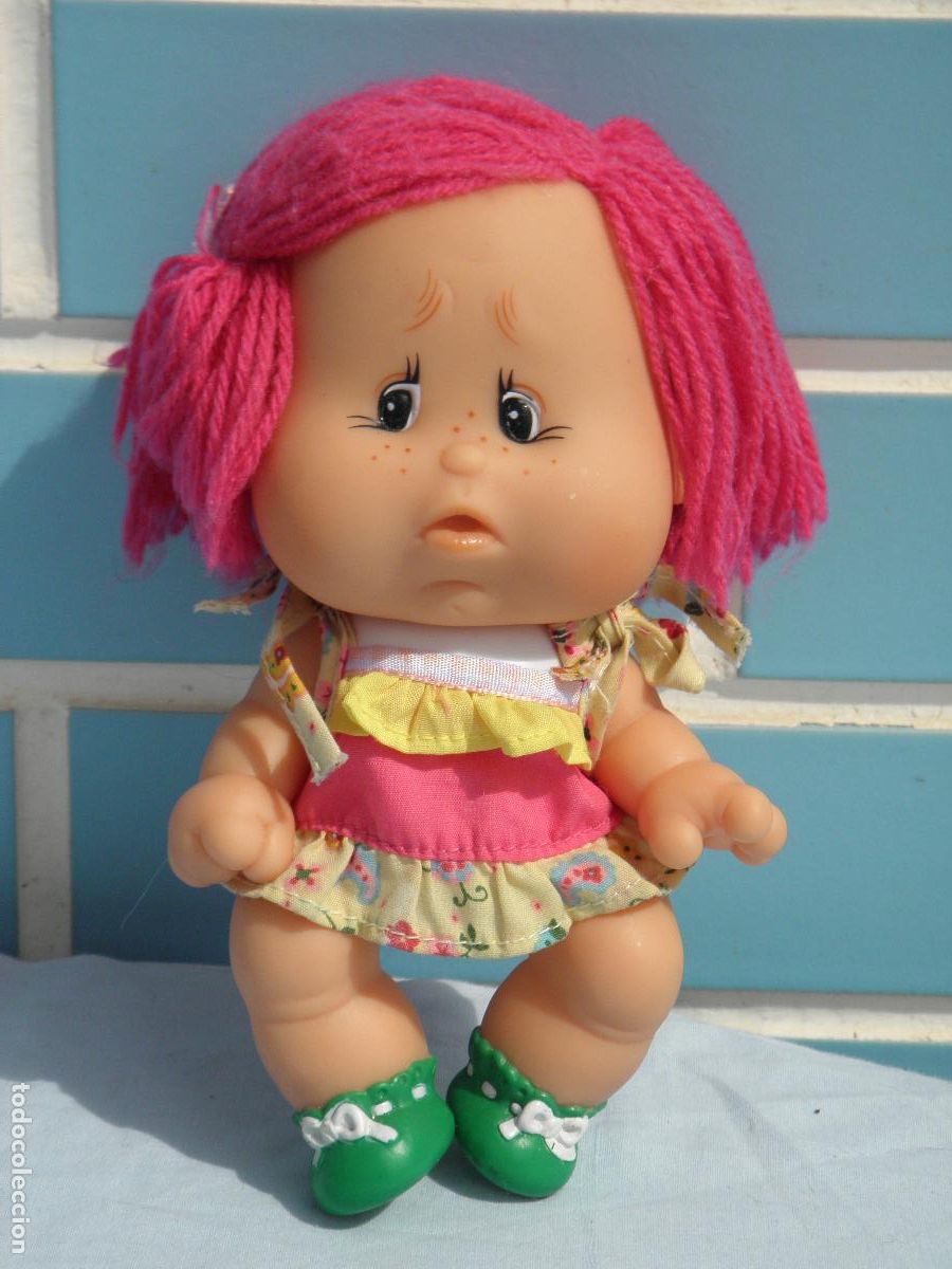 Otras Mu&ntilde;ecas de Famosa cl&aacute;sicas y de colecci&oacute;n: Antigua mu&ntilde;eca estilo polilla de Famosa con pelo de lana