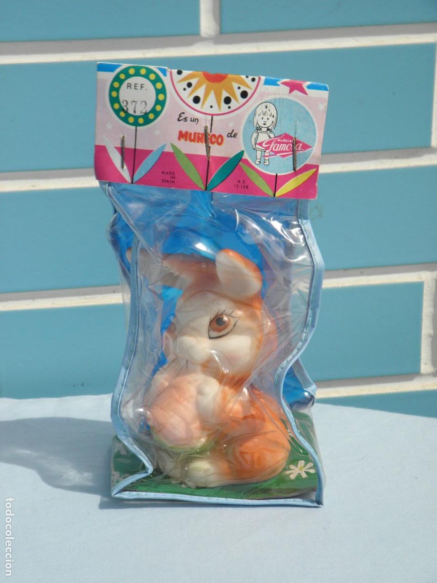 Otras Mu&ntilde;ecas de Famosa cl&aacute;sicas y de colecci&oacute;n: Antiguo mu&ntilde;eco de goma Conejo de Famosa nuevo en su estuche