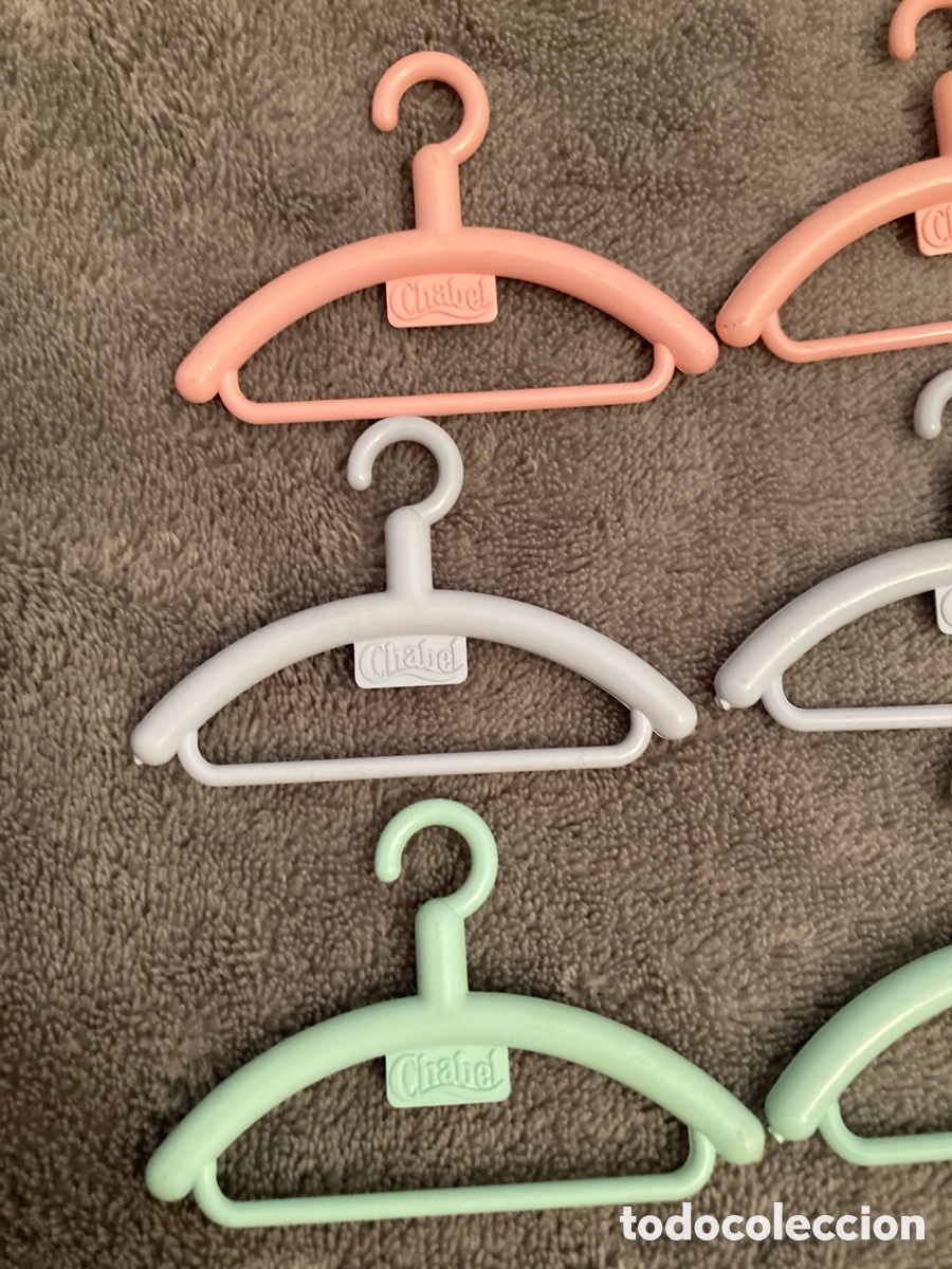 Otras mu&ntilde;ecas de Famosa cl&aacute;sicas y de colecci&oacute;n: Mu&ntilde;eca Chabel lote de perchas - Foto 2