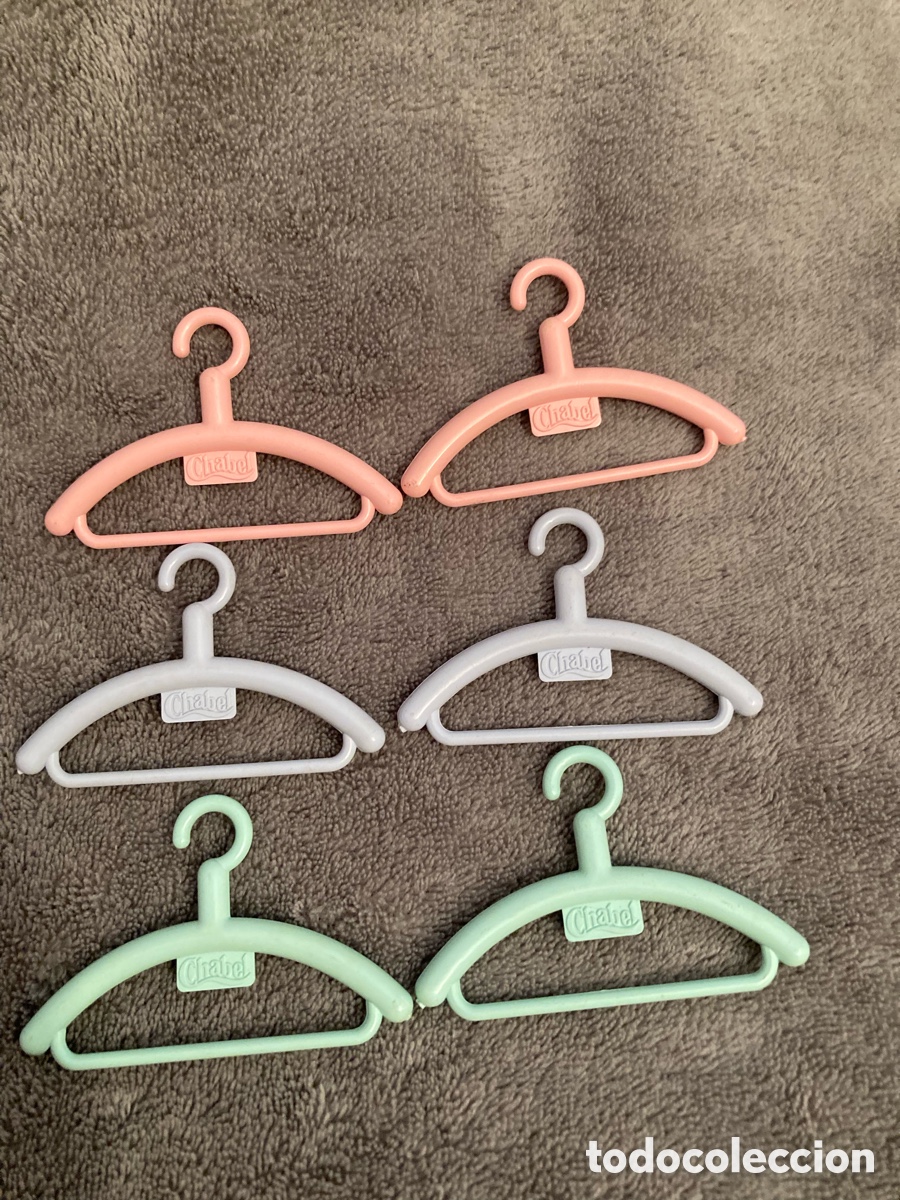 Otras mu&ntilde;ecas de Famosa cl&aacute;sicas y de colecci&oacute;n: Mu&ntilde;eca Chabel lote de perchas - Foto 4