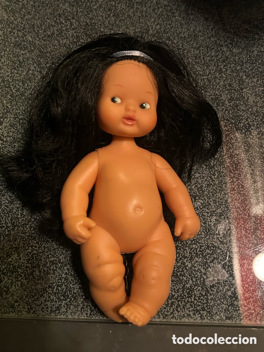 Otras Mu&ntilde;ecas de Famosa cl&aacute;sicas y de colecci&oacute;n: Mu&ntilde;eca famosa pelo negro