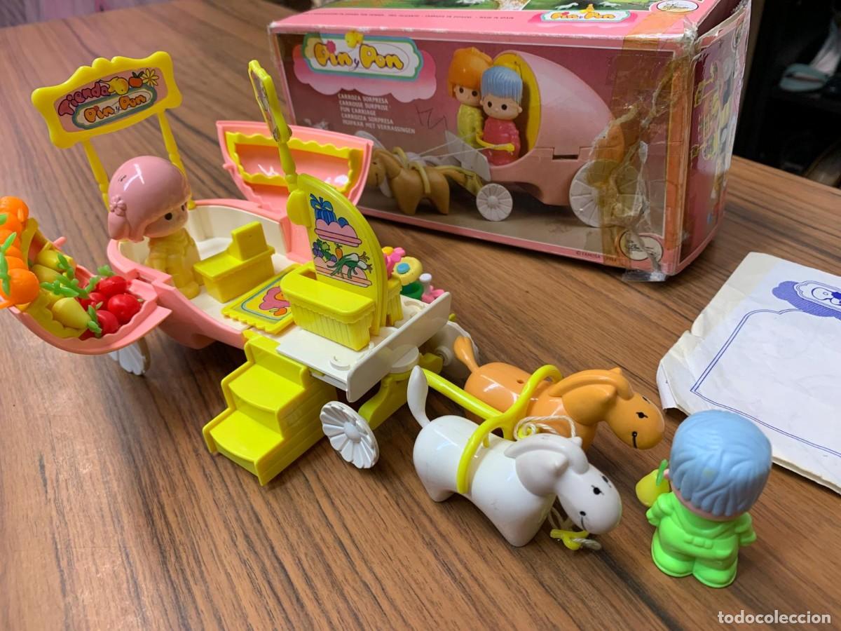 Otras Mu&ntilde;ecas de Famosa cl&aacute;sicas y de colecci&oacute;n: Carroza Sorpresa / Tienda de Frutas de Pinypon, un set original de Famosa de los a&ntilde;os 80. Es uno de