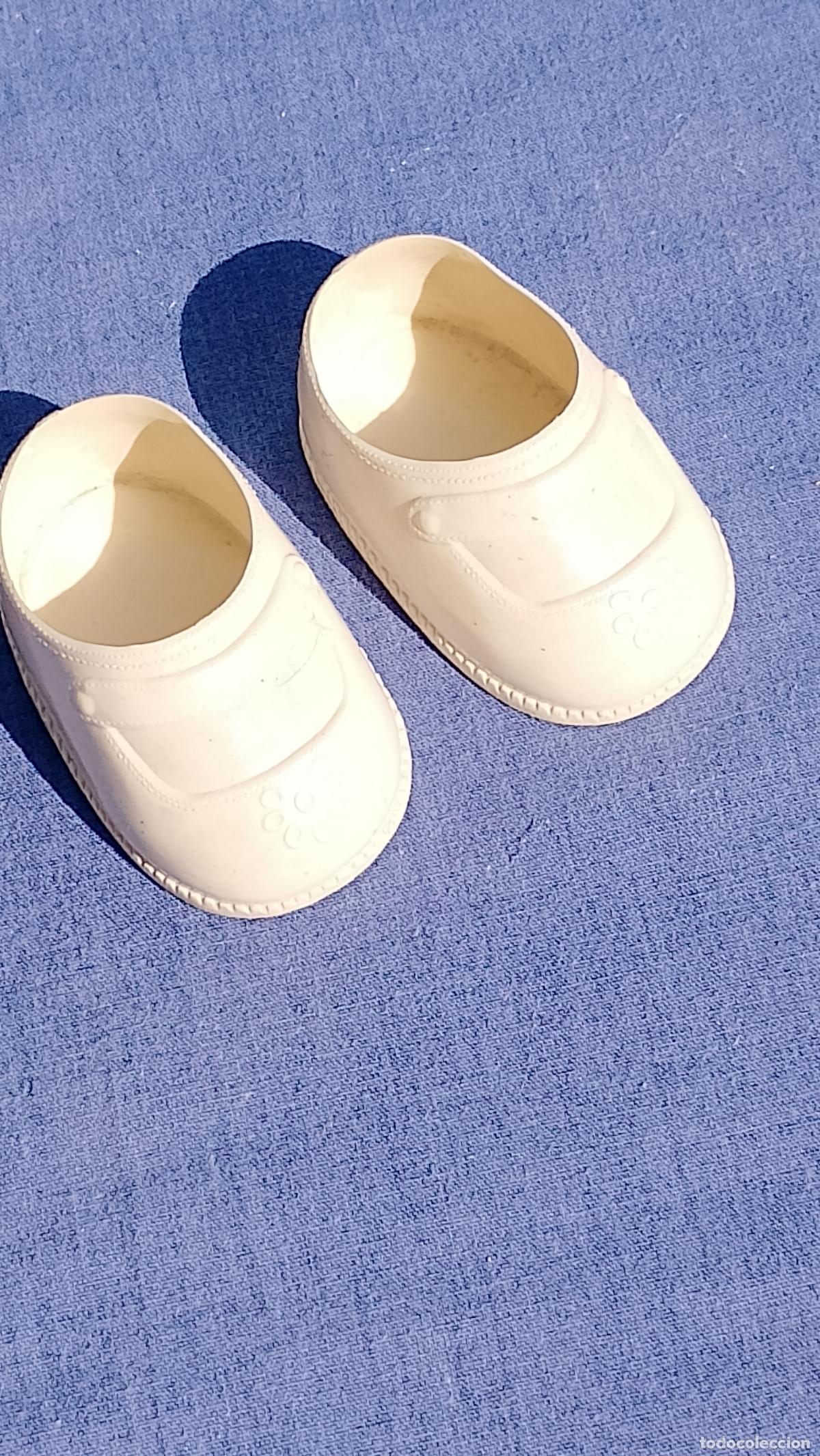 Otras Mu&ntilde;ecas de Famosa cl&aacute;sicas y de colecci&oacute;n: Antiguos zapatos blancos de goma originales de mu&ntilde;eca Famosa