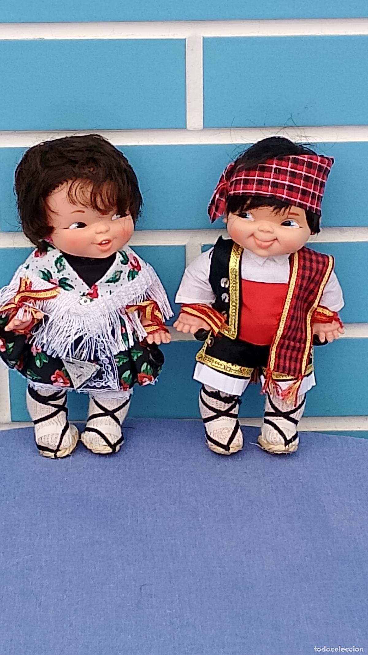 Otras Mu&ntilde;ecas de Famosa cl&aacute;sicas y de colecci&oacute;n: Antigua pareja de mu&ntilde;ecos regionales ni&ntilde;o y ni&ntilde;a Risitas de Famosa aragoneses, baturros
