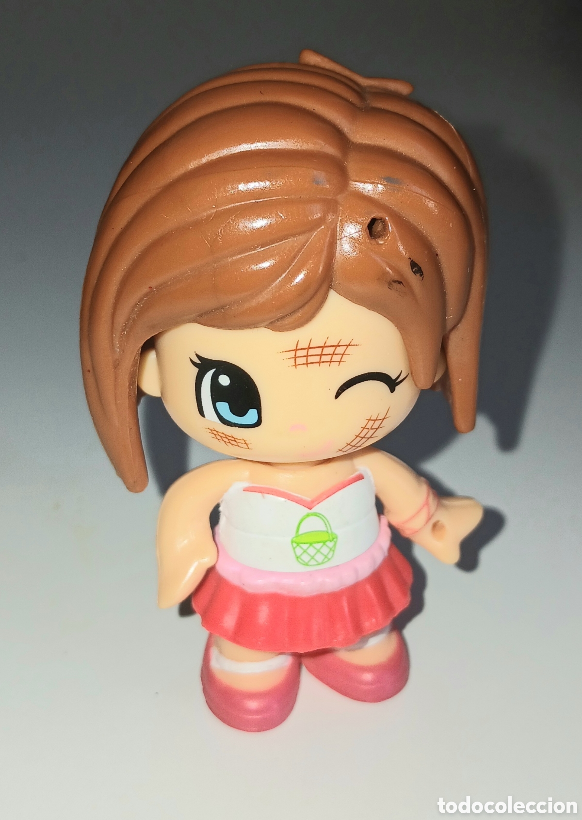 Otras Mu&ntilde;ecas de Famosa cl&aacute;sicas y de colecci&oacute;n: Mu&ntilde;eca PVC Pinypon de Famosa - Pelo Casta&ntilde;o y Cara con Gui&ntilde;o y Marcas