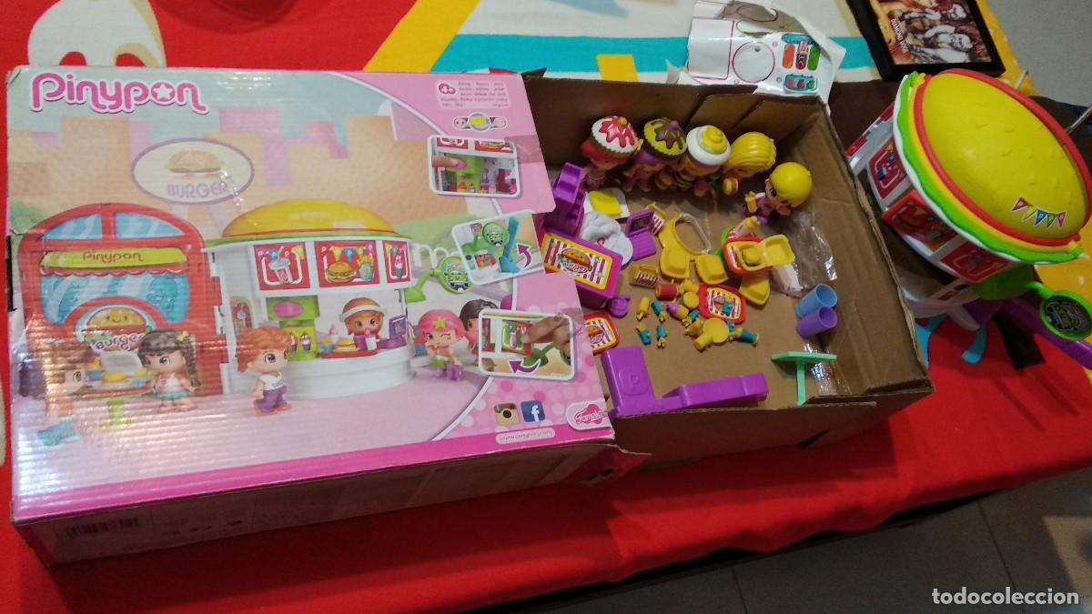 Otras Mu&ntilde;ecas de Famosa cl&aacute;sicas y de colecci&oacute;n: Pinypon lote pin y pon de Famosa. Burger con todos los accesorios que salen en las fotos - pin y pon