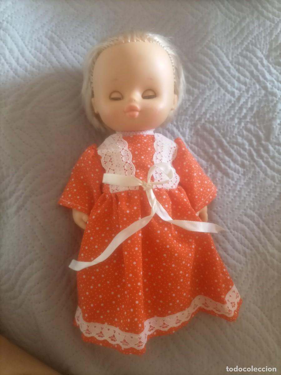 Otras mu&ntilde;ecas de Famosa cl&aacute;sicas y de colecci&oacute;n: Mu&ntilde;eca Irvine de Famosa original - Ojos margarita funcionales - Vestido de origen - A&ntilde;os 70
