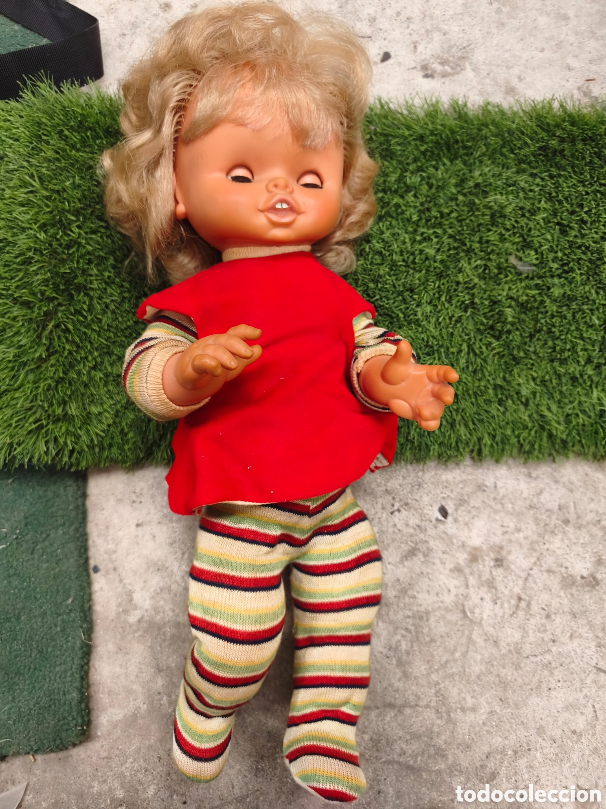 Altre Bambole di Famosa: Mu&ntilde;eca Famosina de Famosa - Original A&ntilde;os 70 Vintage (Con ropa de origen)