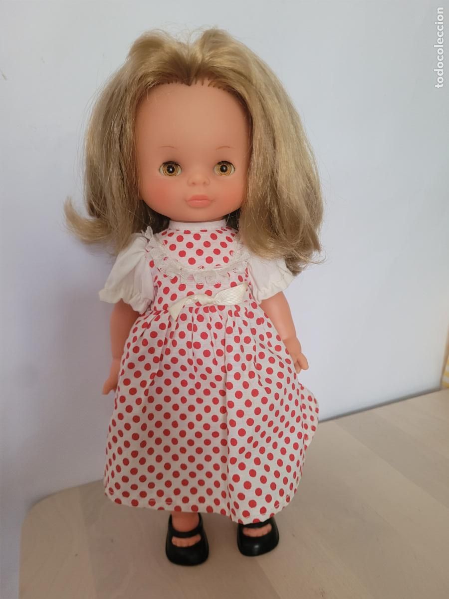 Otras mu&ntilde;ecas de Famosa cl&aacute;sicas y de colecci&oacute;n: Mu&ntilde;eca Mily Famosa Rubia Cerveza