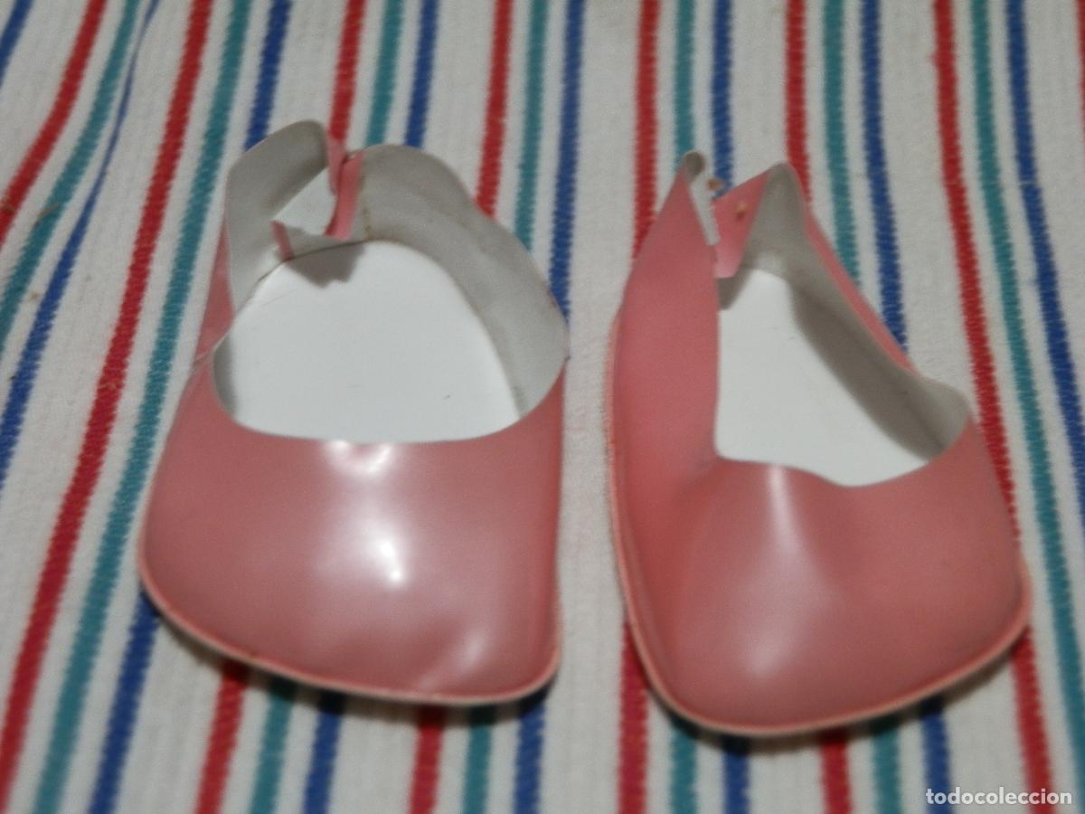 Otras mu&ntilde;ecas de Famosa cl&aacute;sicas y de colecci&oacute;n: ANTIGUOS ZAPATOS SIN MARCA PARA