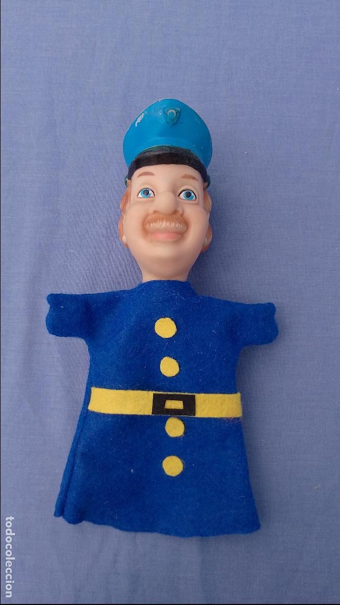 Otras mu&ntilde;ecas de Famosa cl&aacute;sicas y de colecci&oacute;n: Antigua marioneta Polic&iacute;a de Famosa