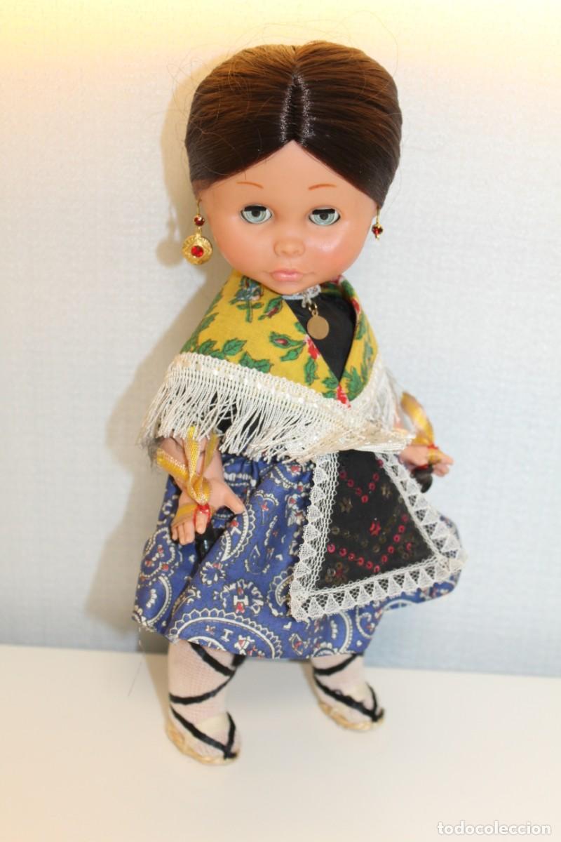 Otras mu&ntilde;ecas de Famosa cl&aacute;sicas y de colecci&oacute;n: MU&Ntilde;ECA DE FAMOSA LOURDES REGIONAL - A&Ntilde;OS 70