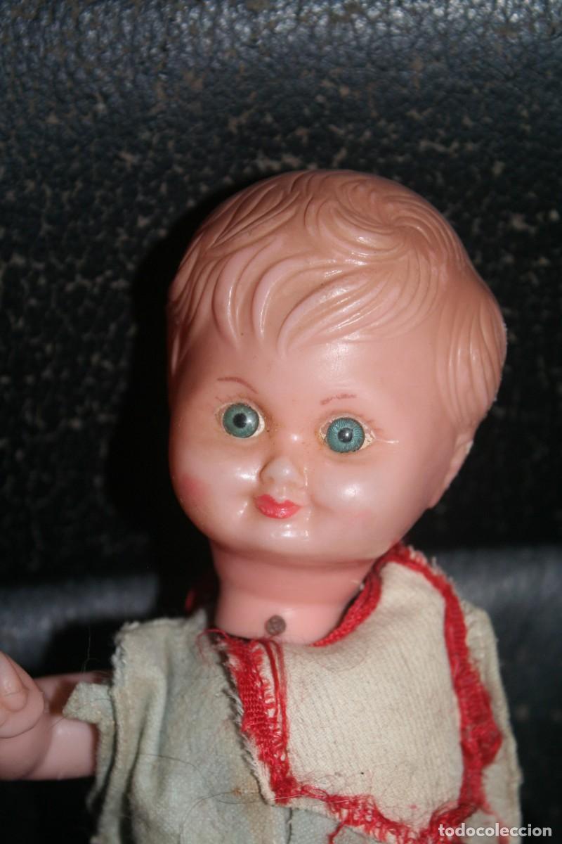 Otras mu&ntilde;ecas de Famosa cl&aacute;sicas y de colecci&oacute;n: MU&Ntilde;ECA mu&ntilde;eco a cuerda peque&ntilde;o funciona
