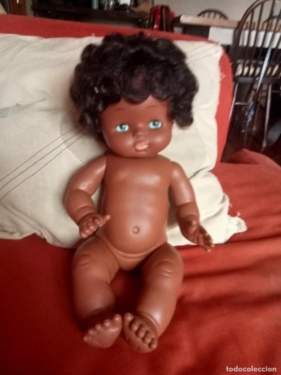Otras mu&ntilde;ecas de Famosa cl&aacute;sicas y de colecci&oacute;n: mu&ntilde;eca beb&eacute; negrita vintage de los a&ntilde;os 70 fabricada en Espa&ntilde;a por Famosa