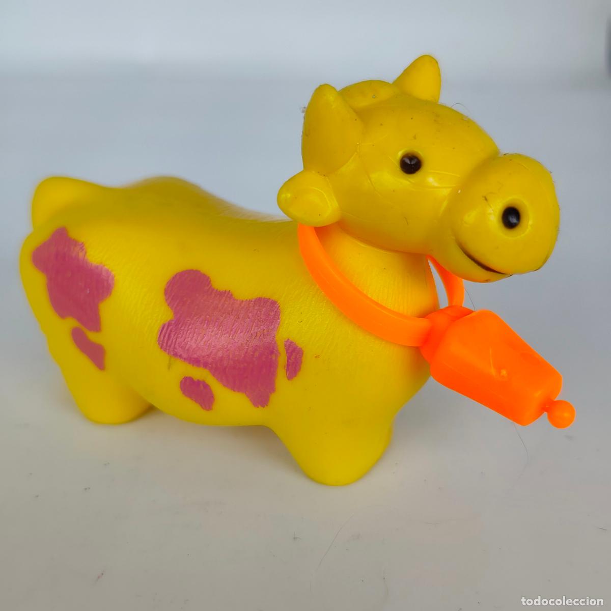 Otras mu&ntilde;ecas de Famosa cl&aacute;sicas y de colecci&oacute;n: Vaca amarilla con cencerro mu&ntilde;eca pinypon pin y pon mu&ntilde;eco