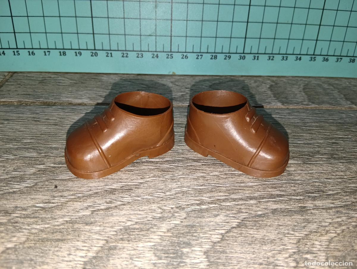 Otras mu&ntilde;ecas de Famosa cl&aacute;sicas y de colecci&oacute;n: Zapatos de mu&ntilde;eca Heidi de Famosa