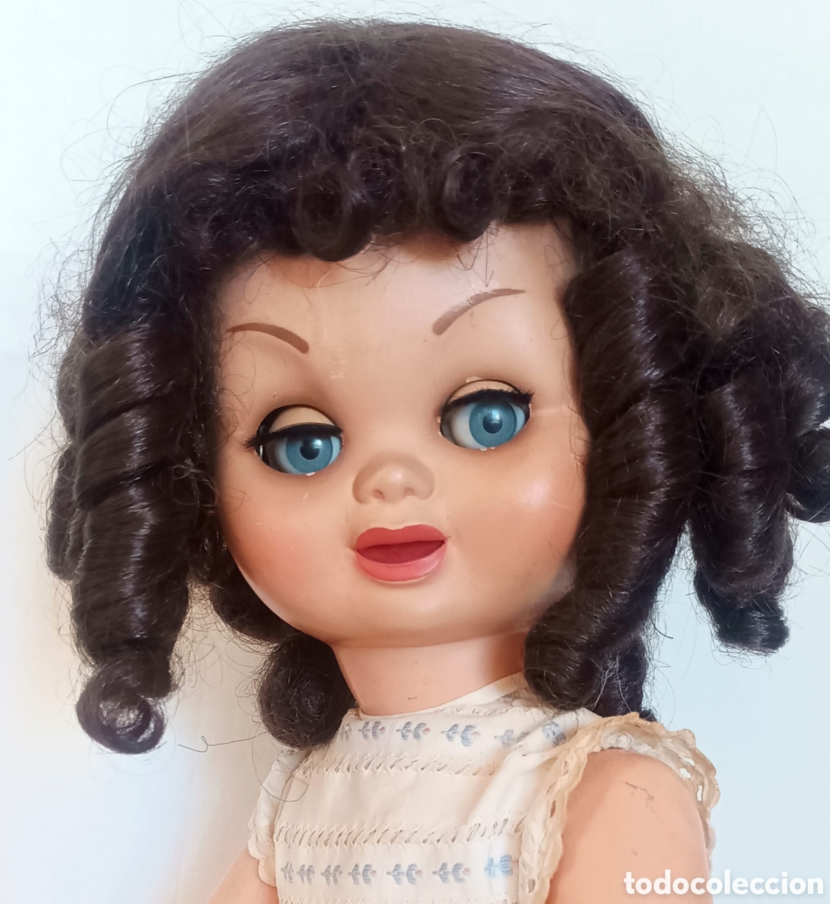 Otras mu&ntilde;ecas de Famosa cl&aacute;sicas y de colecci&oacute;n: Mu&ntilde;eca antigua Guendolina de Famosa.