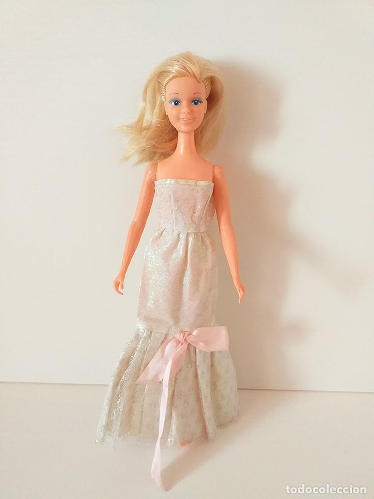 Otras mu&ntilde;ecas de Famosa cl&aacute;sicas y de colecci&oacute;n: Vestido blanco de fiesta de mu&ntilde;eca Darling de famosa