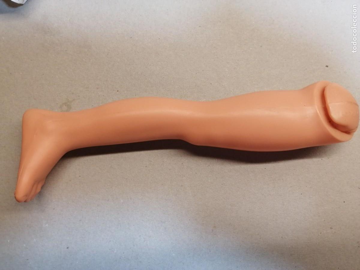 Otras mu&ntilde;ecas de Famosa cl&aacute;sicas y de colecci&oacute;n: Pierna izquierda mu&ntilde;eca Famosa