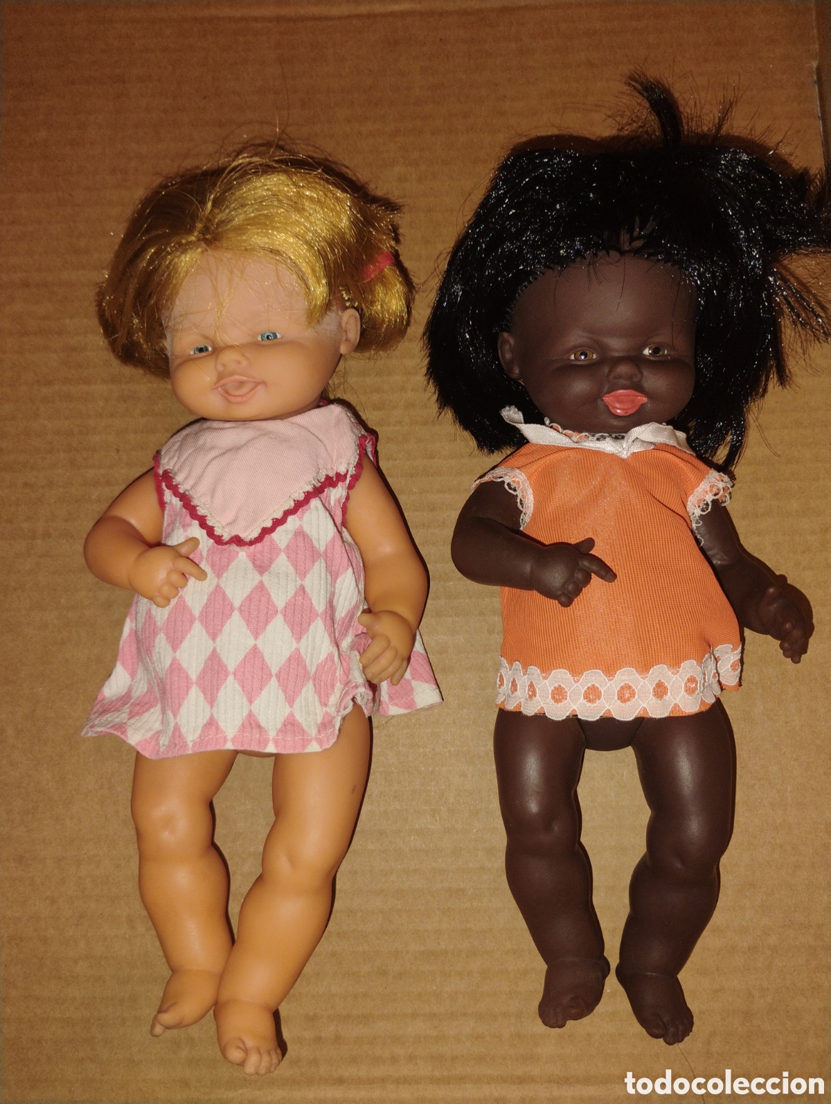 Otras mu&ntilde;ecas de Famosa cl&aacute;sicas y de colecci&oacute;n: &diams;Lote Pareja de Mu&ntilde;ecas CURRINA de FAMOSA (Rubia y Negrita) - A&ntilde;os 70 - 26 cm