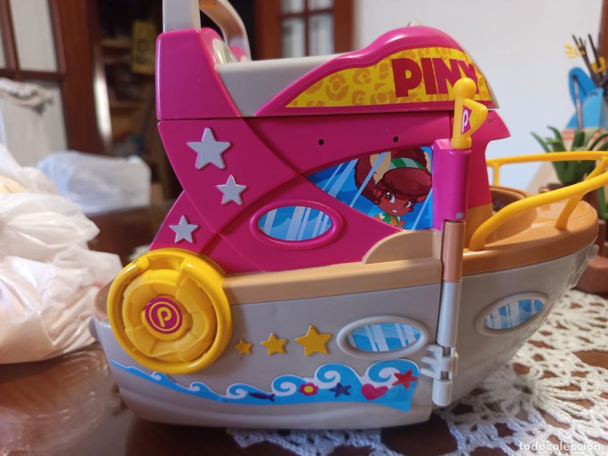 Autres Poup&eacute;es de Famosa: yate y establo de pinypon