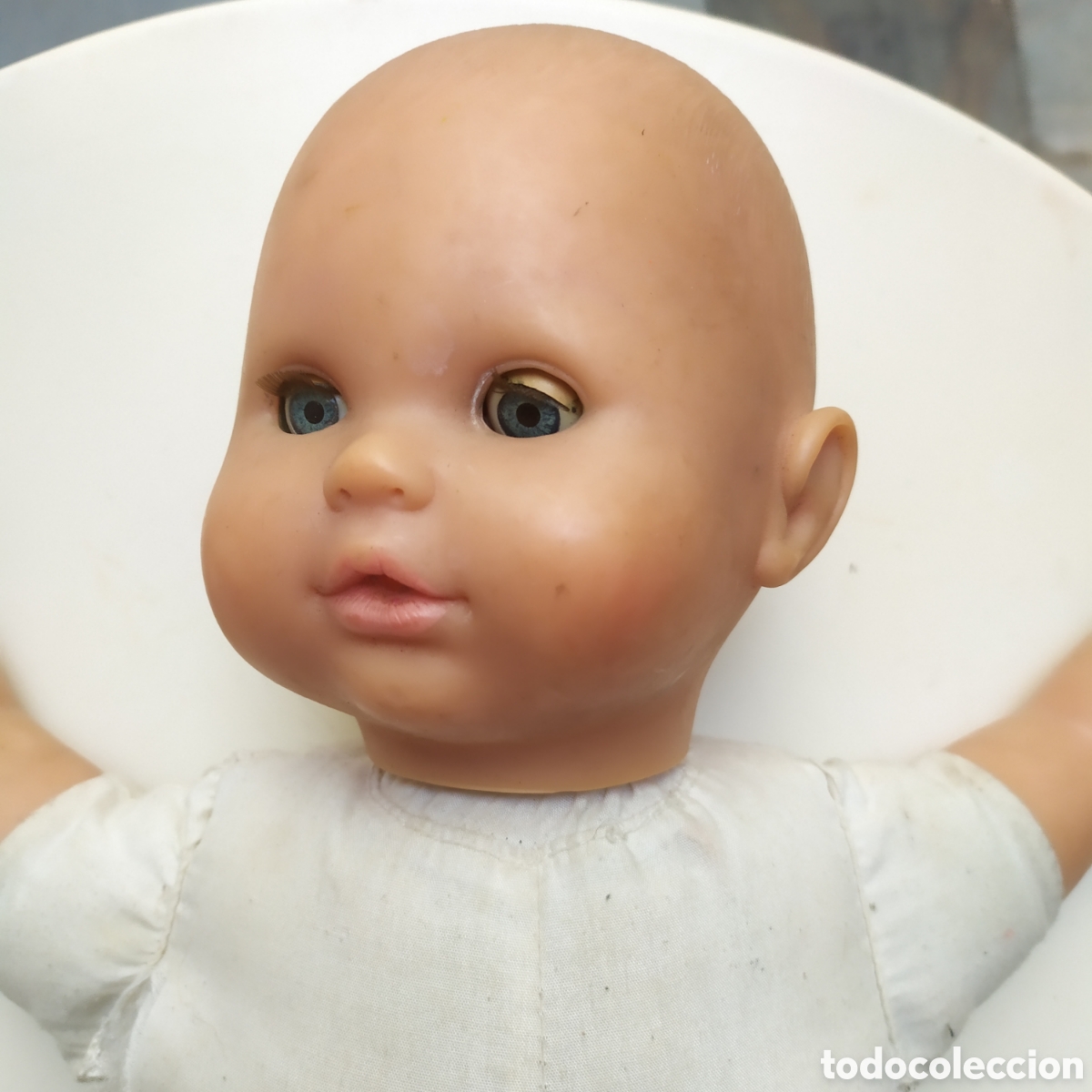 Otras mu&ntilde;ecas de Famosa cl&aacute;sicas y de colecci&oacute;n: Antigua mu&ntilde;eca de Famosa (est&aacute; averiada y requiere limpieza)
